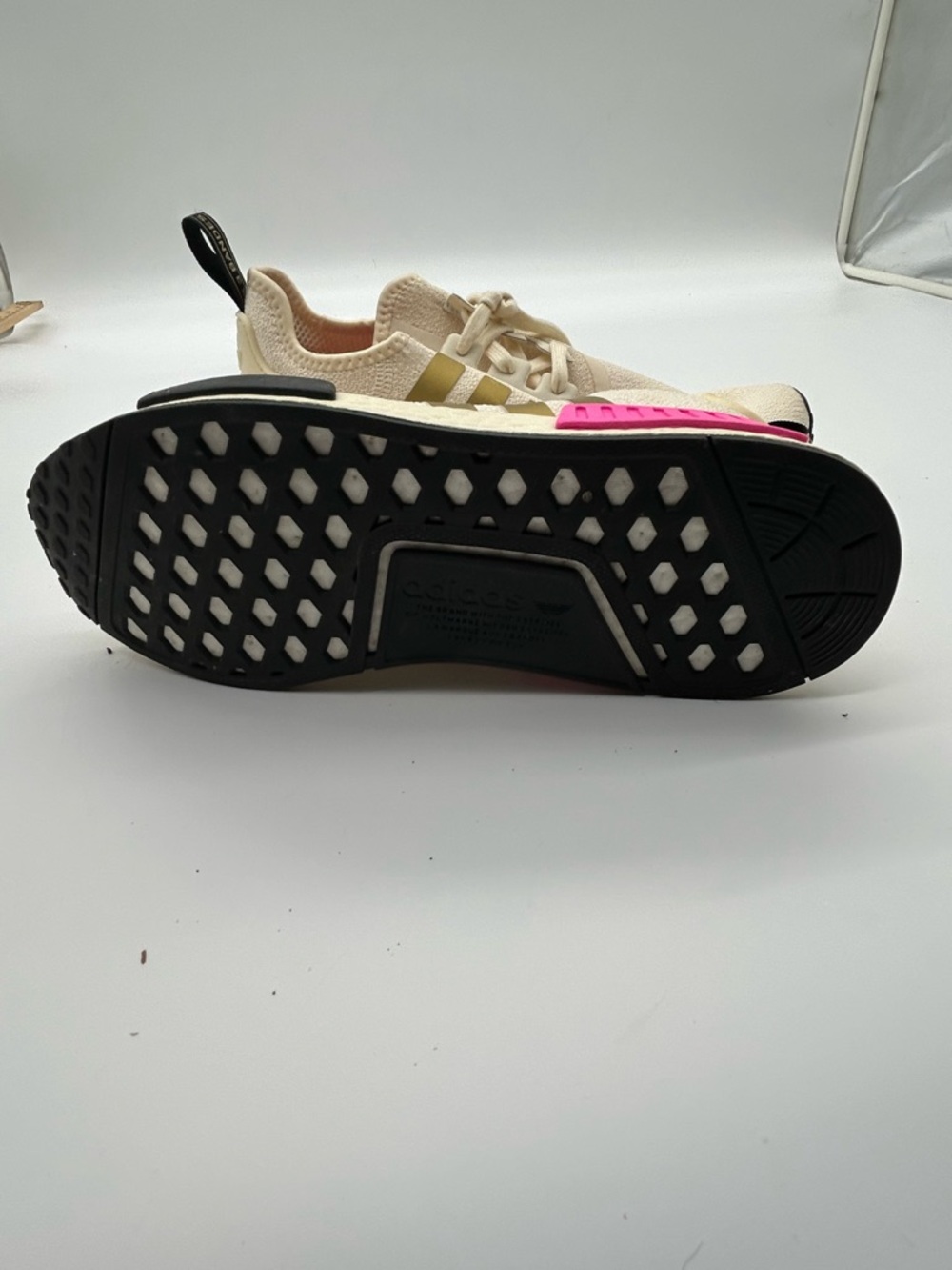 Adidas Women’s NMD_R1 In cream Screaming Pink size 10 - Picture 7 of 8